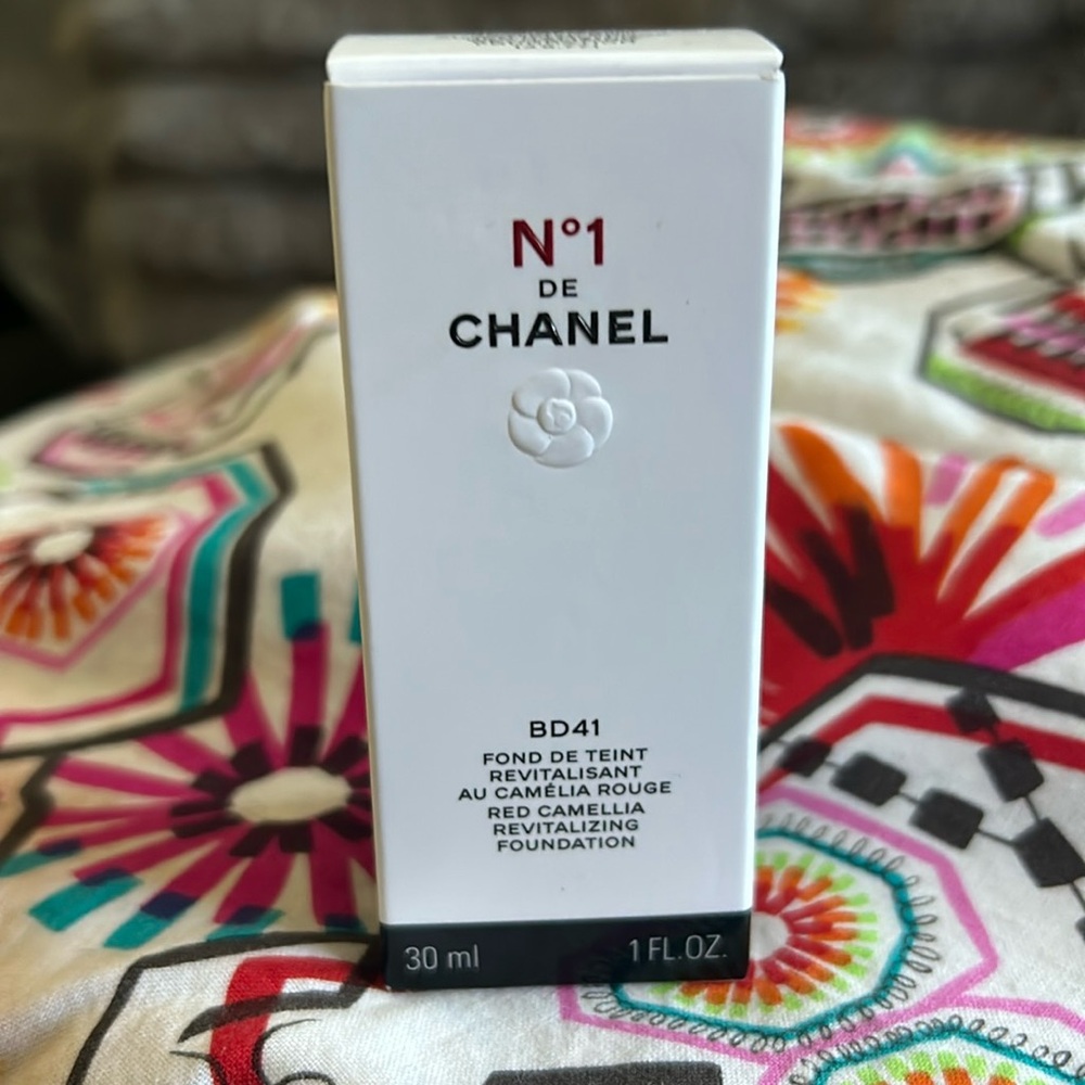 CHANEL N°1 DE CHANEL Revitalizing Foundation